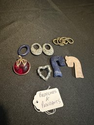 Brooches And Pendants Lot