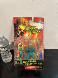 Sealed Mars Attacks Martian Trooper Figure Proton Ray Blaster 1996 Trendmasters