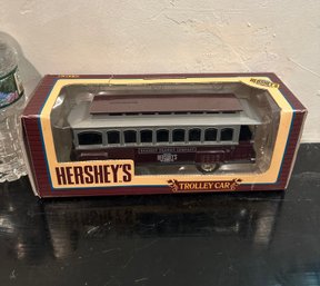 Sealed 1994 ERTL HERSHEY'S Trolley Car 1:43 Scale Locking Coin Bank Die Cast