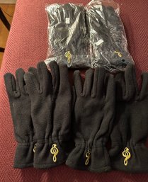 4 Pairs Of G Clef Fleece Gloves