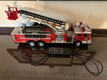 Vintage New Bright Large RC Ladder Fire Truck  1988