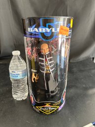 Sealed BABYLON 5 'LONDO ' PETER JURASIK FIGURE EXCLUSIVE PREMIERE 1997