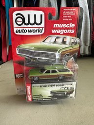 Sealed Auto World Muscle Wagons 1969 Chevy Kingswood Estate Green 1:64