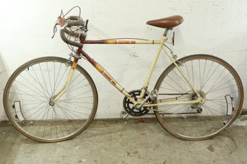 Vintage Huffy 27' 10 Speed Santa Fe Mens Bike