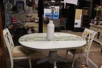 White Dinig Room Table With 2 Chairs And Vase