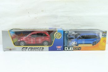 2 Collector Cars 1/24th DubCity Chrysler Town Country & 1/18th Scale Motormax GT Cruiser