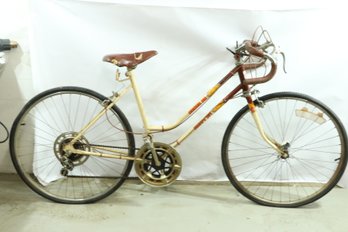 Vintage Huffy Santa Fe Ladies 10 Speed 26' Bike