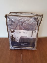 Royal Velvet Ultimate Plush Blanket Size Full/queen - NEW
