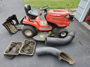 TROY BILT Lawn Mower Tractor 42' Deck With Grass Bagger System - Working