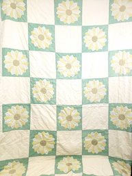 Nice Large Hand Sewn Dresden Plate Quilt