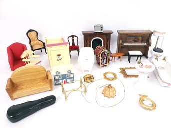 Mixed 1/12 Dollhouse Furniture Lot