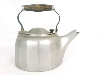 Griswold 4 Qt Tea Kettle Colonial Design