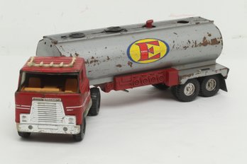1970's Ertl Pressed Steel 22' Tanker Truck - Truck Tank Holds And Releases Water
