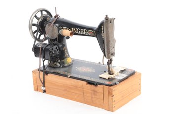 Antique/Vintage Electric Singer Sewing Machine Model 2700