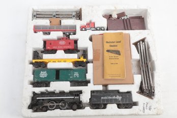 Vintage Lionel Train Set W/illustrated Lionel Checklist