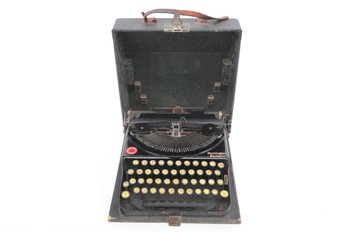 Vintage Remmington Portable Typewriter In Hard Carry Case