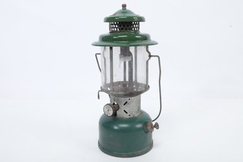 Vintage Coleman Model 220E Double Mantle Lantern In Green 5/1954