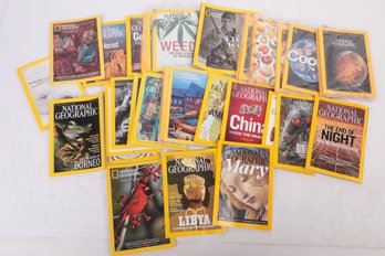 Large Grouping Of National Geographic Magazines - Mixed Years (Mid 90s - 2000s)