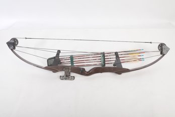 Vintage Bear 'whitetail Hunter' Compound Bow W/side Mounted Bear Quiver & 5 Easton Arrows (no Points)