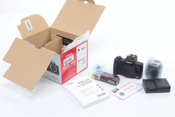 Canon EOS M50 Camera And Lense