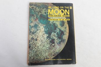 WE LAND ON THE MOON COLOR BOOK , 1969BASED On NASA'S PROJECT APOLLO THE MOON PROD. BY SOLAR COMMUNICATIONS. IN