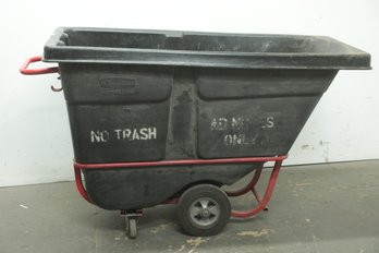 Rubber Maid Industrial Trash Cart