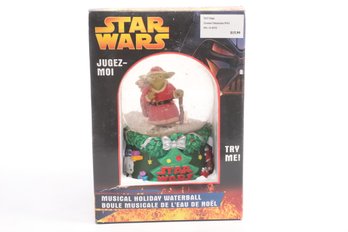 Star Wars Snow Globe Yoda Santa