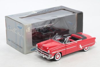 Welly Collection 1953 Ford Crestline Sunliner 1:18 Scale Red