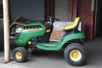 John Deere D110 Riding Lawn Tractor Lots Of Extras And Attachments NO DECK