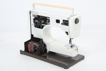 Husqvarna Viking 6370 Professional Sewing Machine (For Parts/Repair)