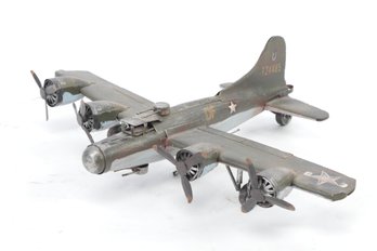 Vintage 1/48 Scale B-17 Flying Fortress Model Plane