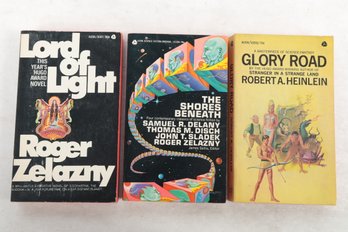3 Vintage Science Fiction Paperbacks .