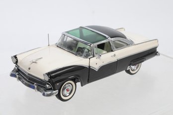 Danbury Mint 1955 Ford Fairlane Crown Victoria  1:24 White/Black