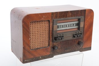 Vintage Wood Cased RCA Victor Model T56 Radio
