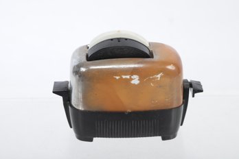 Vintage Salt & Pepper Shaker Mini Toaster W/Toast By Tucker Products Corp