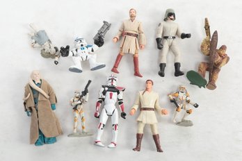 Grouping Of Small Star Wars Action Figures