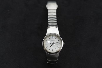 Pre Owned Seiko Model 1NO1-0J30 Woman's Watch