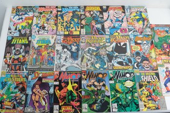 20 Pre Owned Marvel & DC Comic Books The New Warriors, Moon Knight, Starman, Namor ECT.
