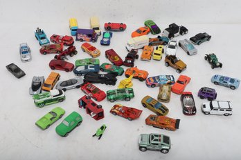 Grouping Of Pre-owned  Hot Wheels, Matchbox, Etc.. Toy Cars