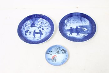 Pair Of ROYAL COPENGAHEN Christmas Design Decorative Plates And Small Tegning Plate By Harald Wiberg