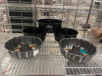 Lot Of Cake And Bunt Baking Pans