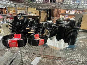 Large Loy Of Plastic Bowls , Dishes And Platter Baskets