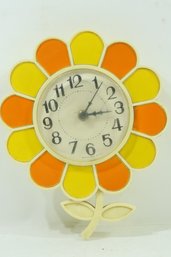 Vintage MCM Spartus Flower Daisy Clock Yellow Orange Petals