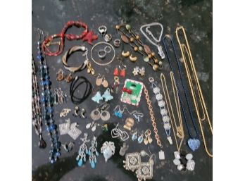 Lot Of Very Nice Costume Jewelry - Great For Use Or Retail