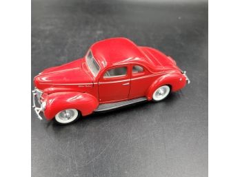 1:34 Scale 1940 Ford Deluxe 5 Window Coupe Diecast Car