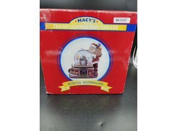 Large Macy's Thanksgiving Day Parade Musical Waterglobe In Original Box