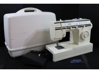 Vintage Singer Sewing Machine In Original Case Includes Pedal