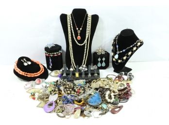 Large Group Of Vintage Costume Jewelry Many Nice Pieces