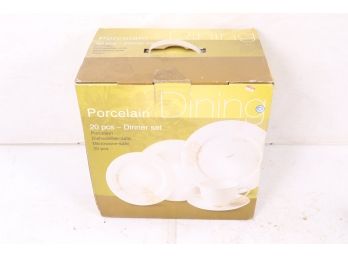 20 Piece Porcelain Dinning Set New In Box