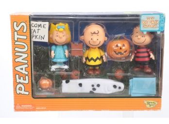 Peanuts Its The Great Pumpkin Charlie Brown Figure Set Factory Sealed 2002